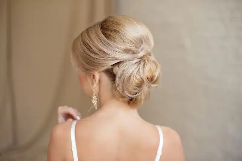 Créer un chignon de mariage parfait en tant qu'invitée idées et astuces pour une coiffure réussie