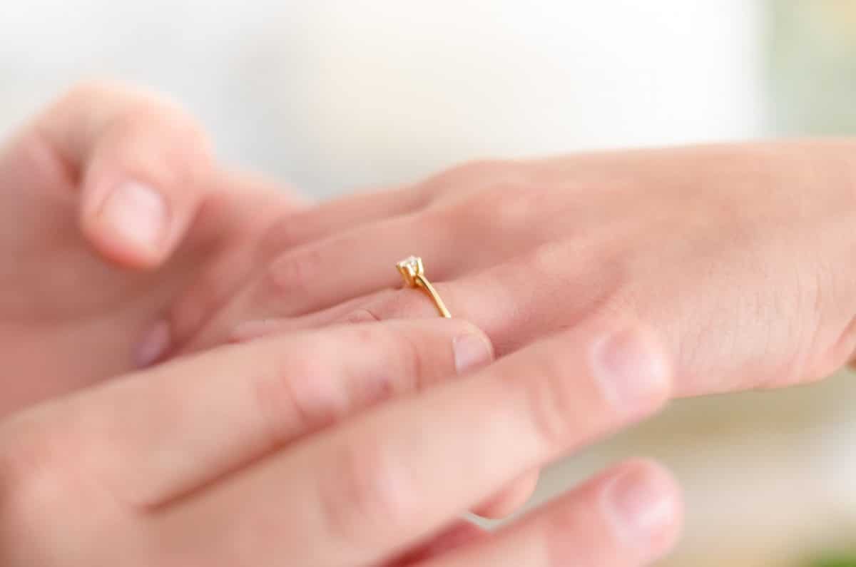Une bague de fiançailles